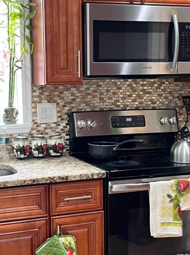 30 Diamond St, Floral Park NY  11003-4216 exterior