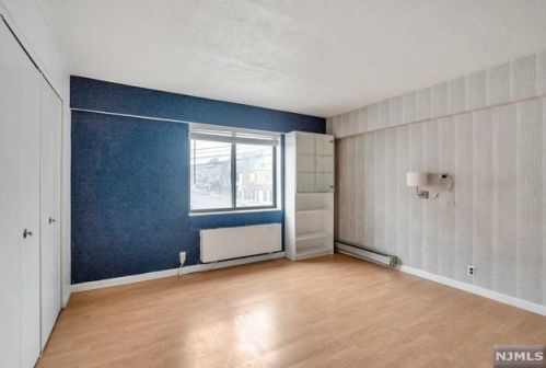 233 12th St, Palisades Park NJ  07650-2049 exterior
