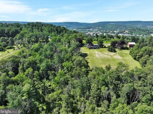 1130 Schuylkill Mountain Rd, Schuylkill Haven PA  17972-9139 exterior