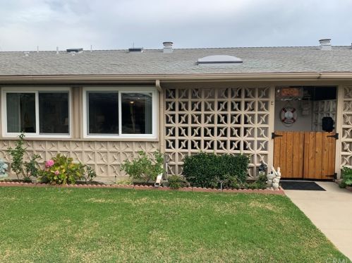 13521 Wentworth Ln, Seal Beach, CA 90740-4695