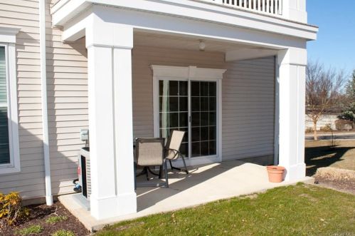 1911 Saratoga Ln, Fishkill, NY 12524-4956