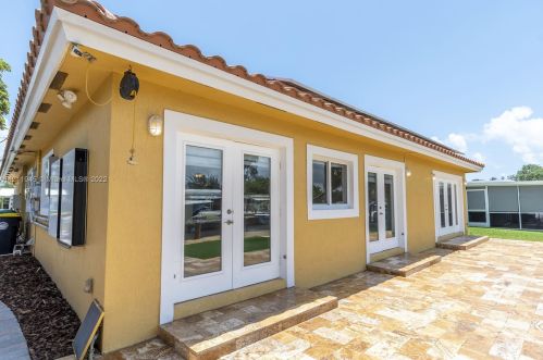 947 Nautilus Isle, Dania Beach FL  33004-2356 exterior