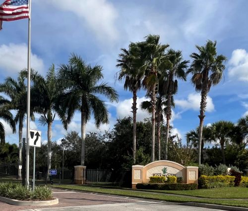 2755 65th Dr, Vero Beach FL 32966-4692 exterior