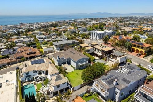 700 John St, Manhattan Beach CA  90266-5838 exterior