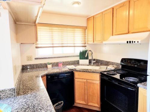 2352 Hilgard Ave, Berkeley CA  94709-1312 exterior