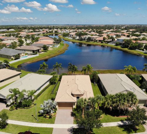 11761 Crestwood Cir, Fort Pierce, FL 34987-2734