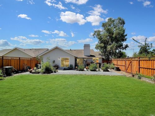 2045 Seville St, Santa Rosa, CA 95403-8169