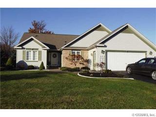 72 Sotheby Dr, Rochester, NY 14626-4451