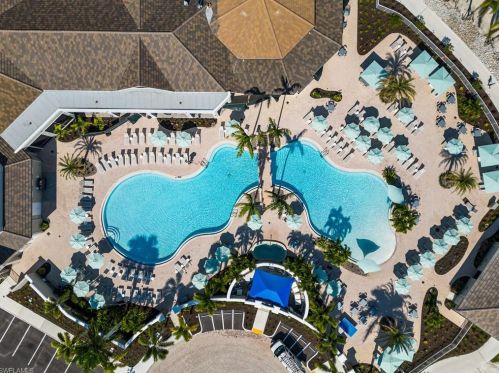 9463 Quarry Dr, Naples FL  34120-5223 exterior