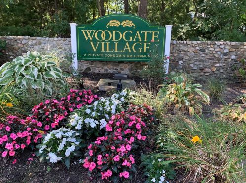 213 Springmeadow Dr, Holbrook, NY 11741-4118
