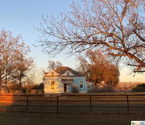 635 Zuehl Rd, Marion, TX 78124-6532