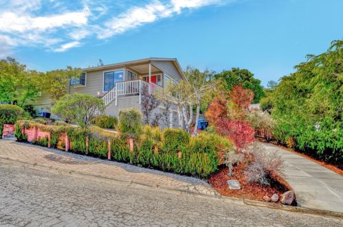 1580 Molitor Rd, Belmont, CA 94002-3714