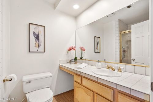 5805 Rainbow Hill Rd, Calabasas CA  91301-4636 exterior