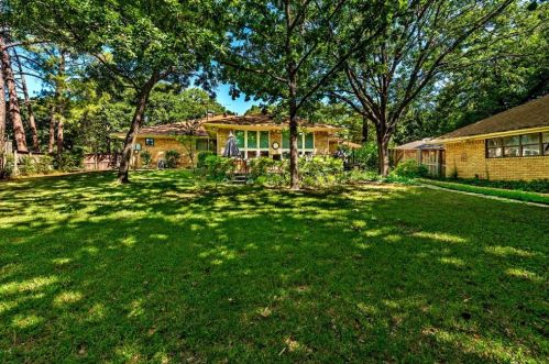 609 Pennsylvania Dr, Denton, TX 76205-8279