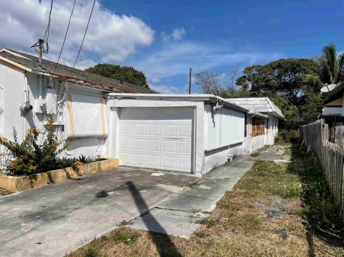 1009 14th St, West Palm Beach, FL 33401-2509