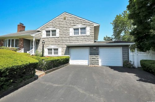 12 Rutland Ln, Huntington Station, NY 11747-2614