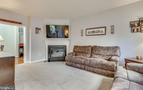 2998 Chinkapin Oak Ln, Woodbridge VA  22191-7514 exterior