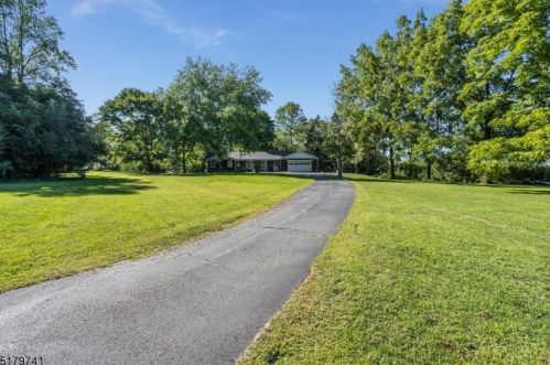 518 Route 31, East Amwell Township NJ  08551-1221 exterior