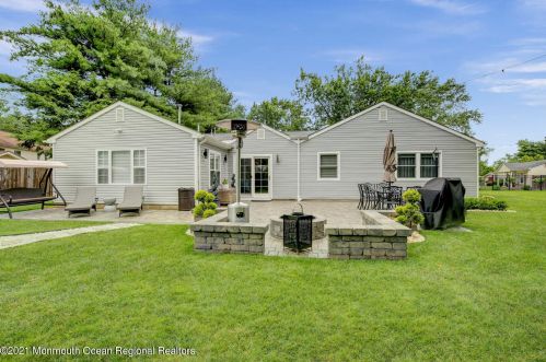 4 Windsor Ct, Jackson Twp NJ  08527-1214 exterior