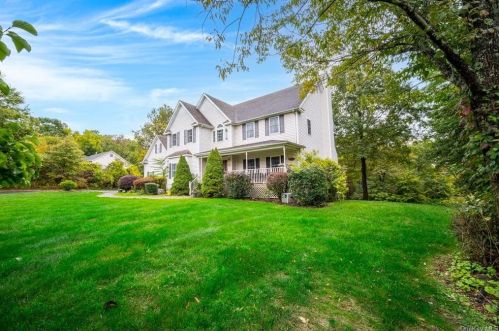 14 Victoria Dr, Blooming Grove, NY 10914-5002