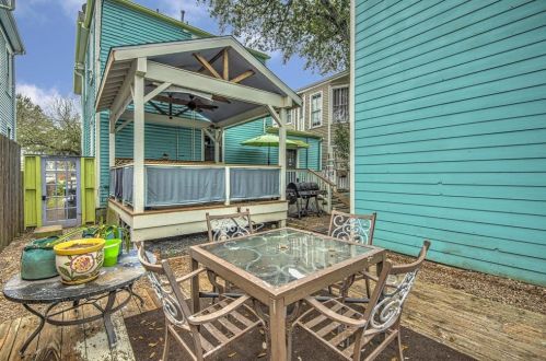 2612 Avenue, Galveston TX 77550-4357 exterior