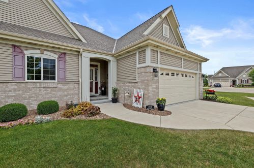 2311 Silver Fox Ct, Waukesha, WI 53188-2593