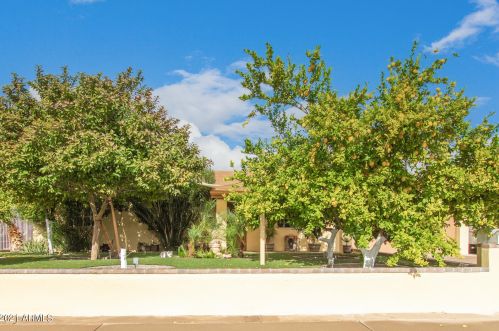 3802 Columbine Dr, Phoenix, AZ 85029-2024
