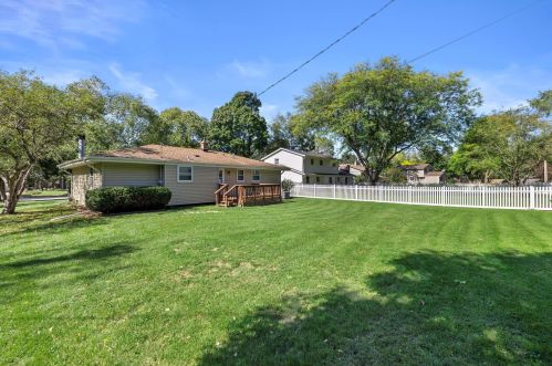 1813 Dixie Dr, Waukesha, WI 53189-7329