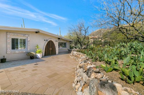 6921 Montezuma Dr, Tucson, AZ 85718-2438