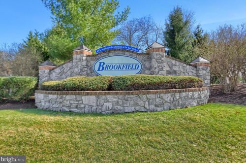 18 Gauley River Path, Falling Waters, WV 25419-4388