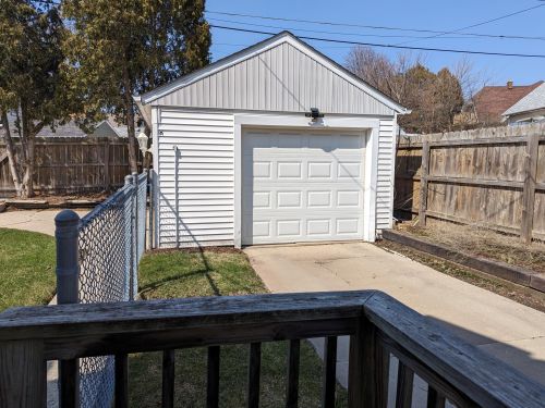 9416 Orchard St, Milwaukee, WI 53214-4162