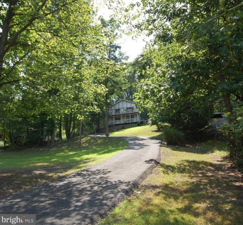 2402 Youngs Dr, Haymarket VA  20169-1532 exterior