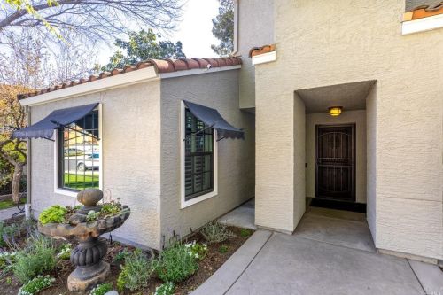 424 Stanford St, Vacaville CA  95687-4653 exterior