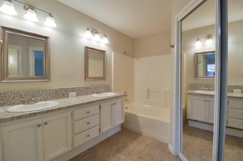 168 Driftwood Ct, Los Banos CA  93635-6302 exterior