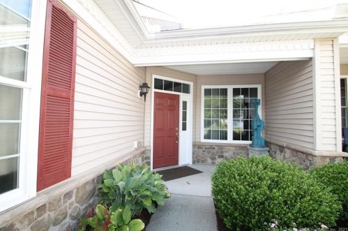 18 Watkins Dr, Sandy Hook CT  06482-1367 exterior