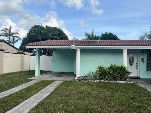 7435 14th Ct, Hialeah, FL 33014-3413