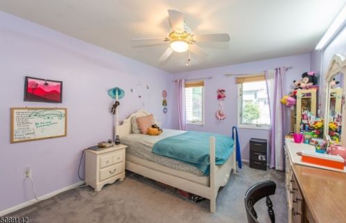 23 Edgefield Dr, Greystone Park NJ  07950-1967 exterior