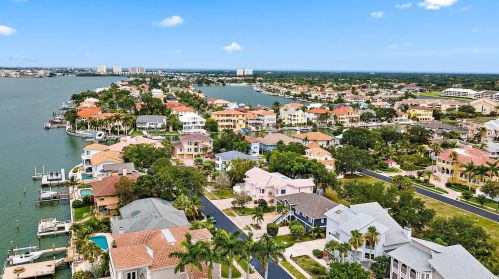 5904 Bayview Cir, Saint Petersburg FL  33707-3930 exterior