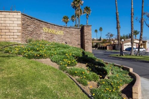27546 Jasper Way, Santa Clarita CA  91384-3162 exterior