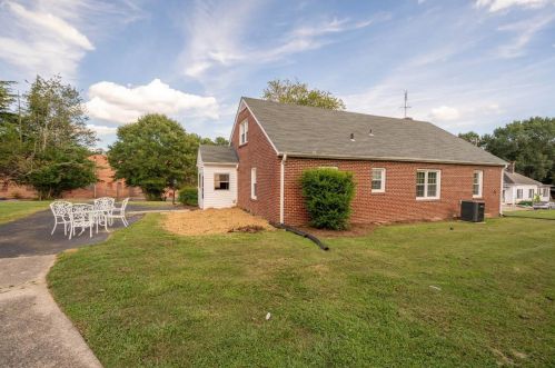 401 Goshen St, Oxford NC  27565-2813 exterior