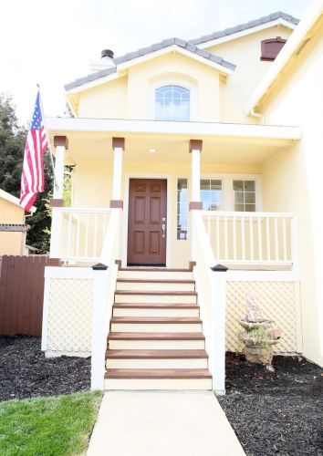 9550 Village Tree Dr, Elk Grove, CA 95758-1197