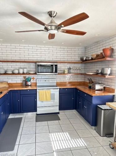 626 103rd Ave, Naples, FL 34108-3219