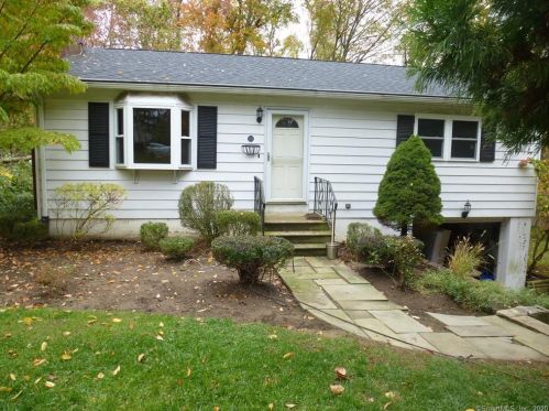 111 Lakeside Dr, Ridgefield, CT 06877-2116