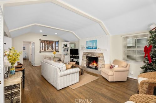303 Amethyst Ave, Newport Beach, CA 92662-1229