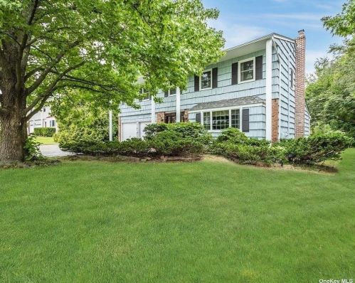 7 Heather Dr, San Remo, NY 11754-1207