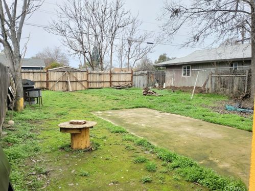 961 10th St, Orange Cove CA  93646-2315 exterior