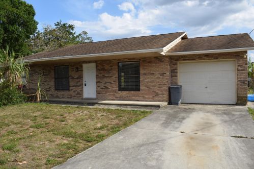 2541 National Cir, Fort Pierce, FL 34953-2530