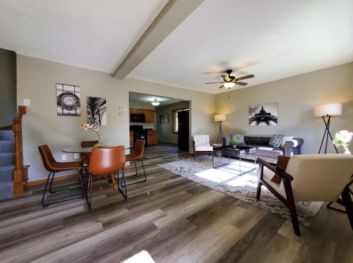 3552 34th St, Milwaukee, WI 53221-1123