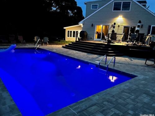 25 Moose Trl, Nassau Point, NY 11935-2132