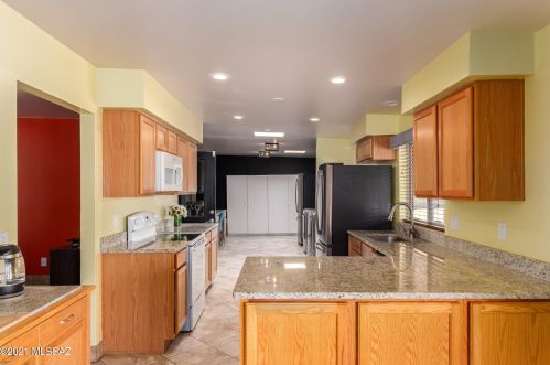 6721 Pomona Rd, Tucson AZ 85705-2468 exterior